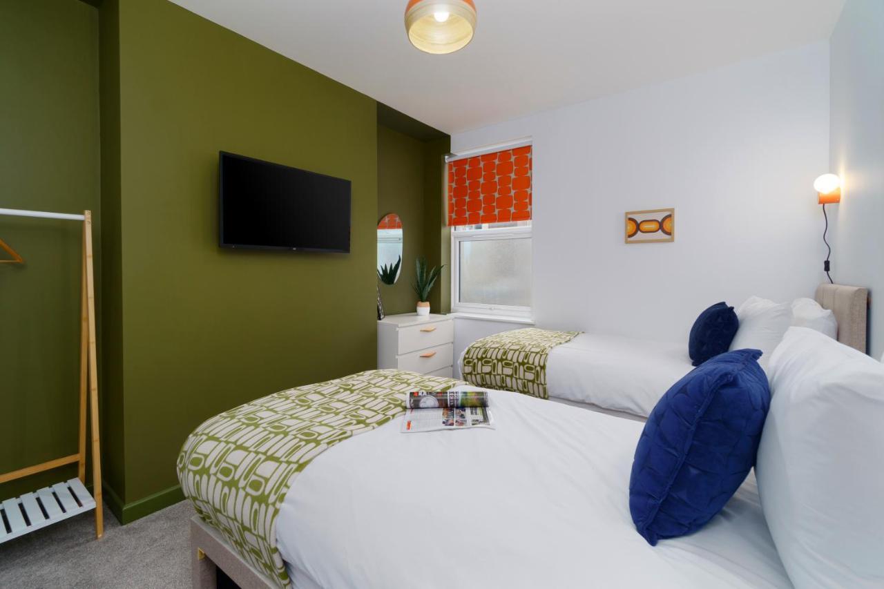Apartment Two - Private Car Park, Comfortable And Well Equipped - By Ocean City Retreats พลีมัธ ภายนอก รูปภาพ