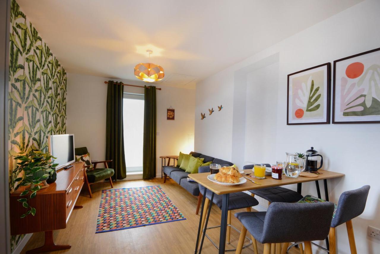 Apartment Two - Private Car Park, Comfortable And Well Equipped - By Ocean City Retreats พลีมัธ ภายนอก รูปภาพ